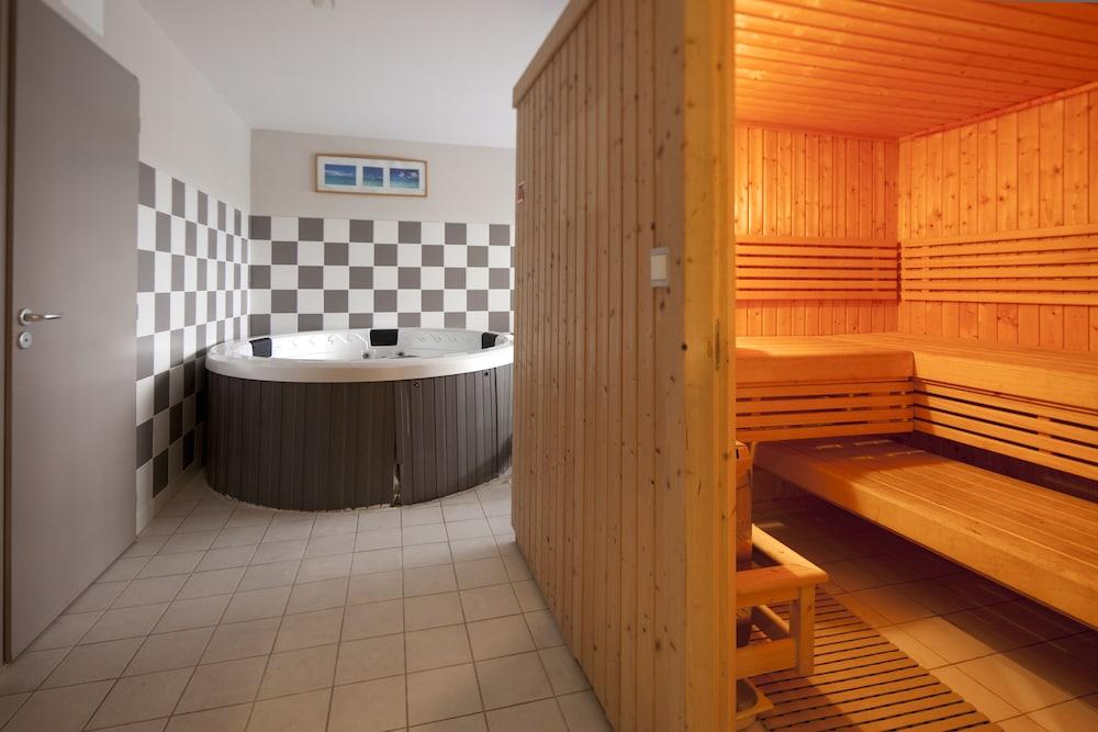Aparthotel Mariale By Popinns